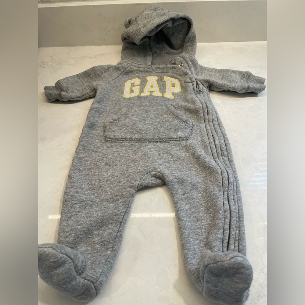 Gray and Yellow Neutral Baby Gap Logo One-Piece Sweater Body Suit 0-3 Months‎